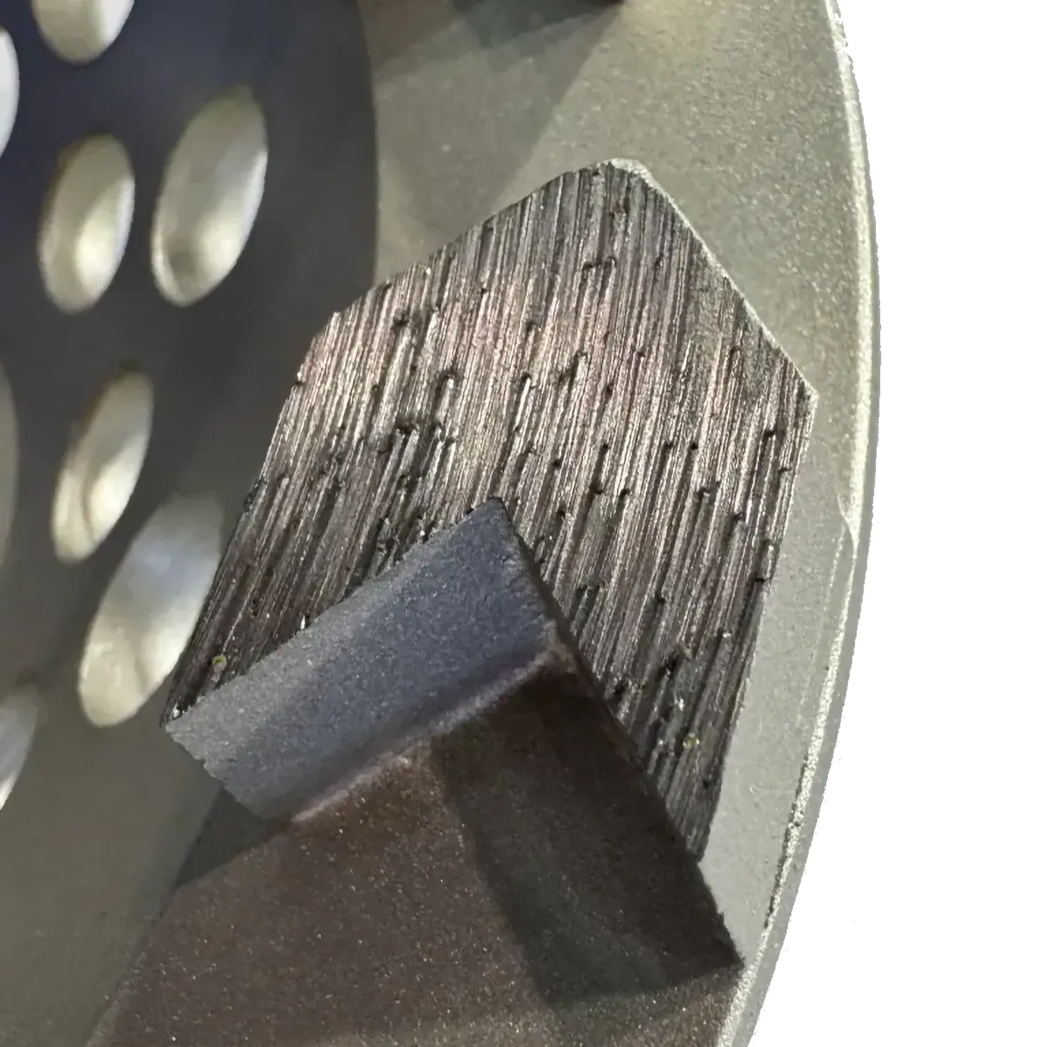 Diamond Vantage Arrow Segment Diamond Grinding Cup Wheel 6 Detailed side profile of directional arrow diamond segments and cooling gullets.